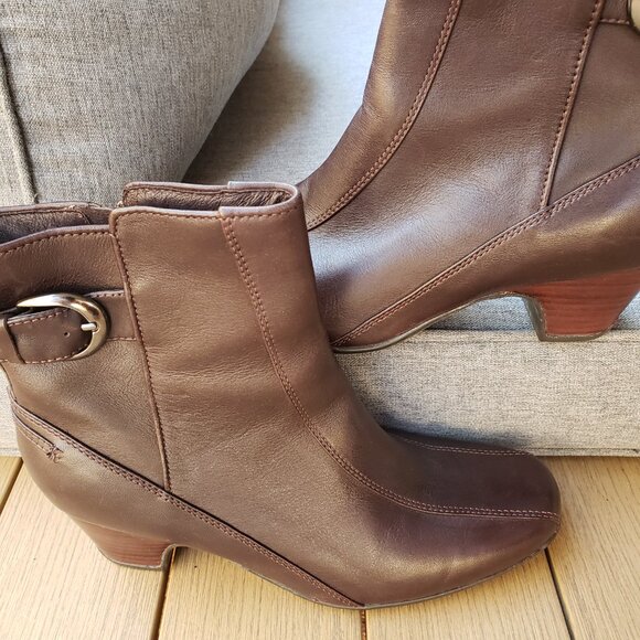 BNWoT CLARKS ARTISIAN leather heel boot 85961 cocoa brown (9) - Picture 6 of 7